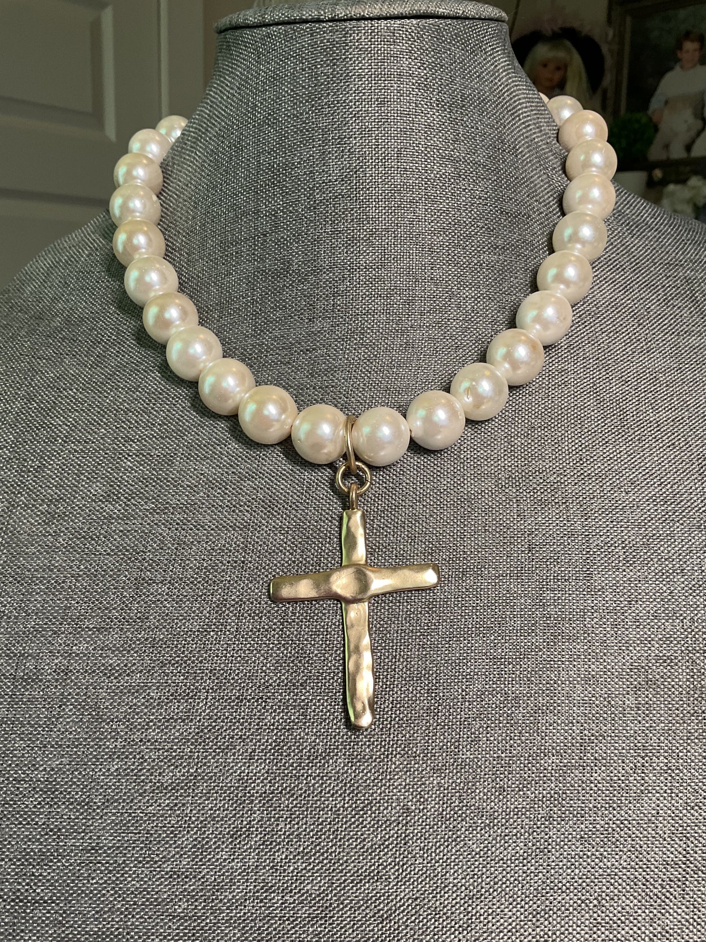 Pearl short necklace with a gold cross pendant