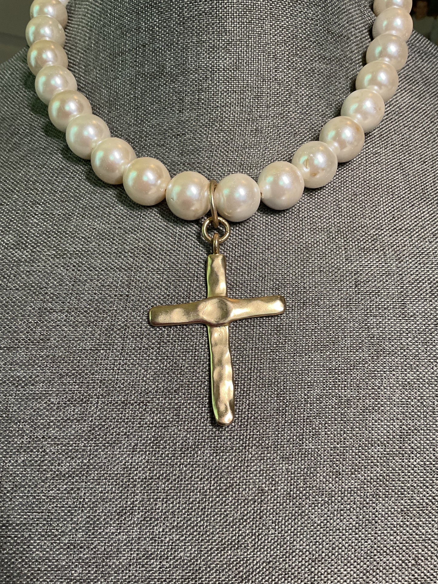 Pearl short necklace with a gold cross pendant
