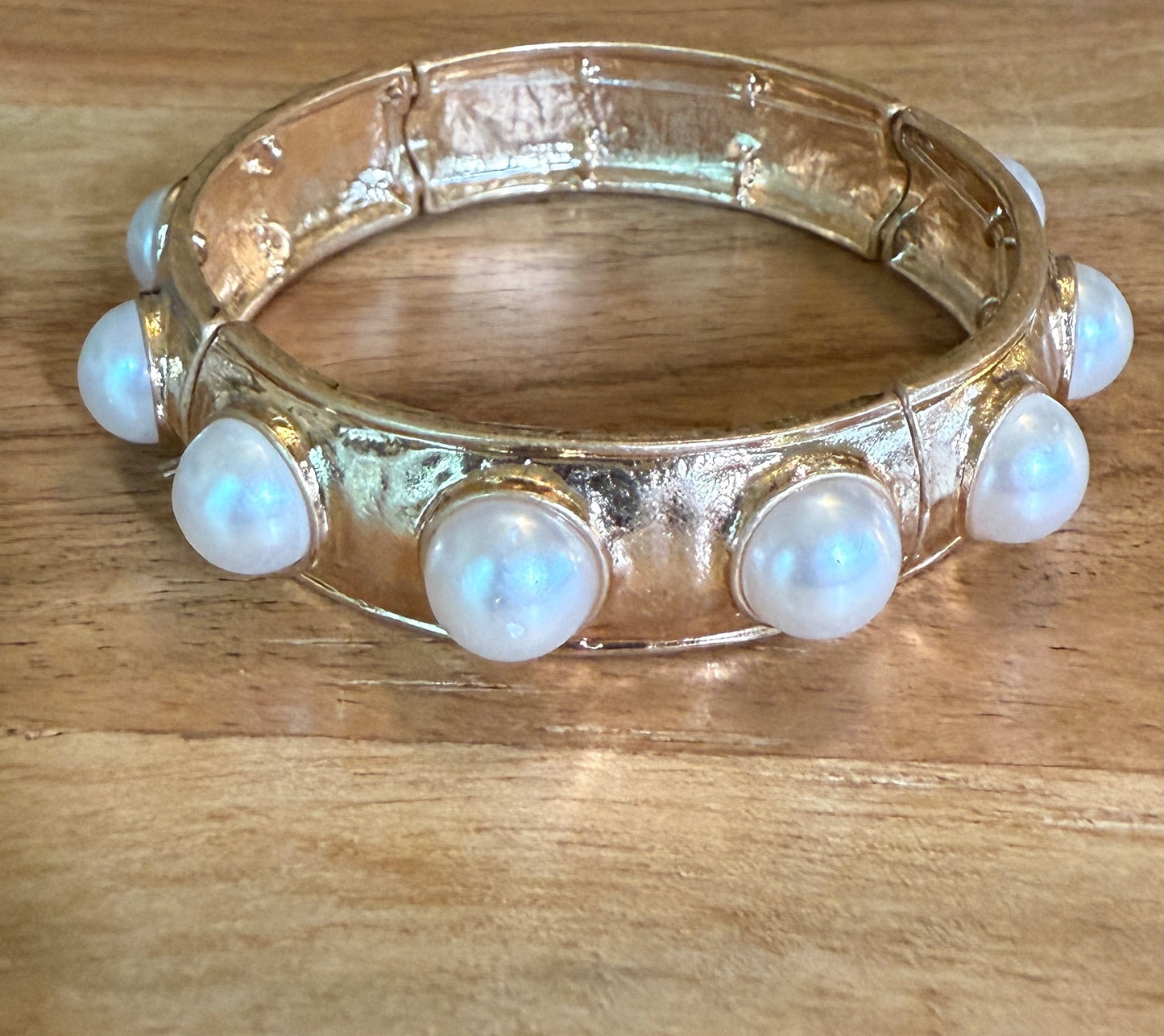 Stretch gold and pearl bracelet