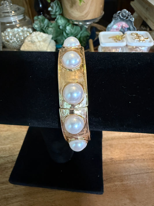Stretch gold and pearl bracelet
