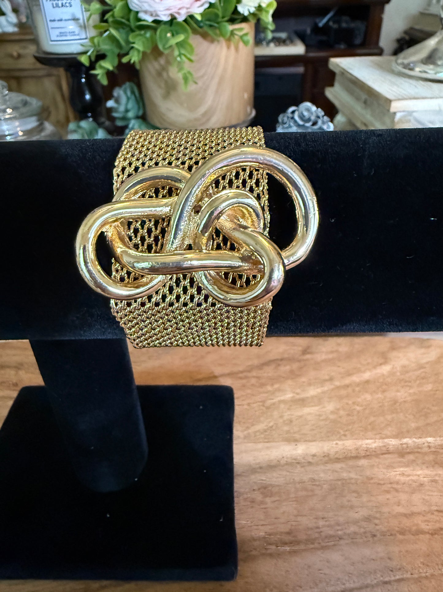 Overlap knot metal bracelet