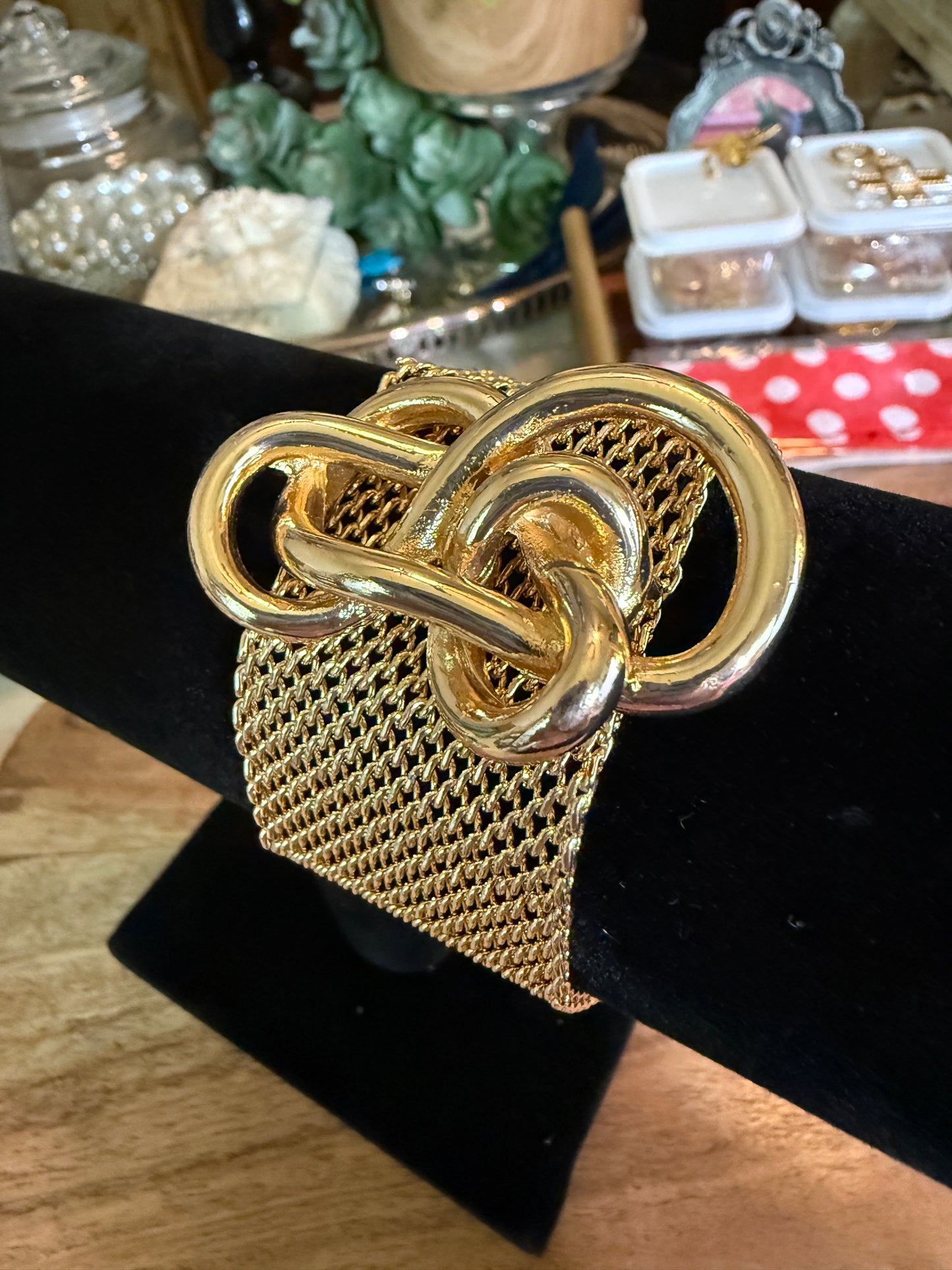 Overlap knot metal bracelet