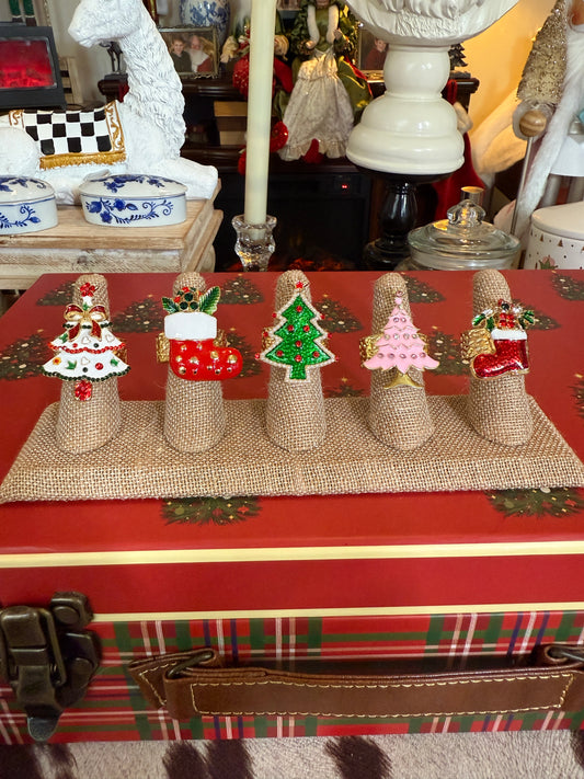 Stretch Christmas Rings in Gold tone