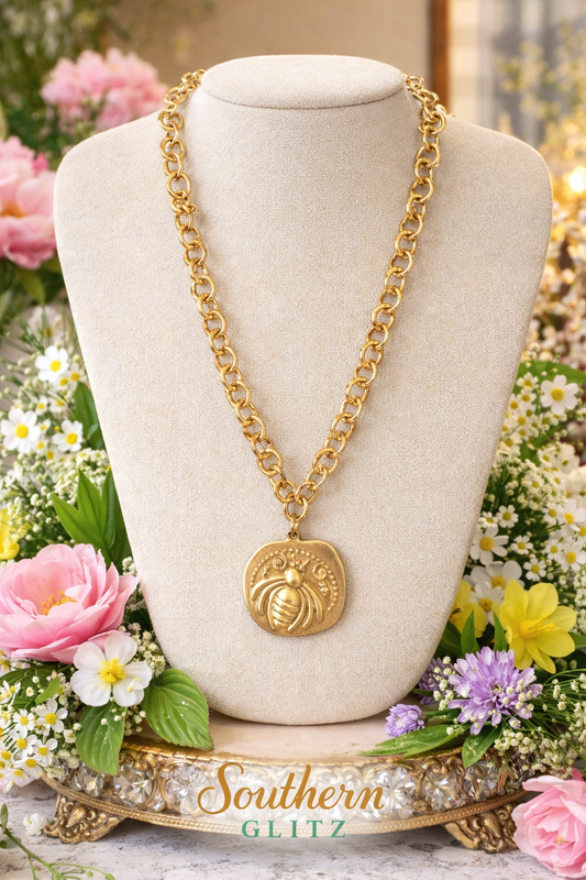 Gold Bee Pendant Necklace, Chunky Chain Necklace, Statement Bee Necklace, Vintage Style Pendant, Bold Gold Necklace, Designer Inspired Jewelry