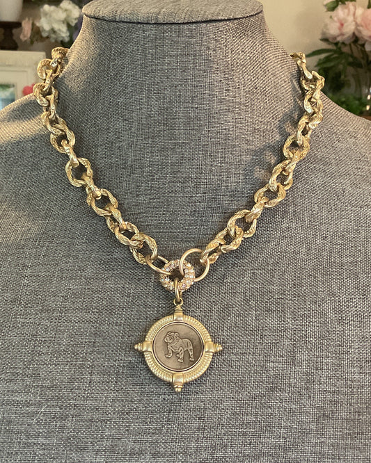 Elegant gold chain necklace with bulldog pendant